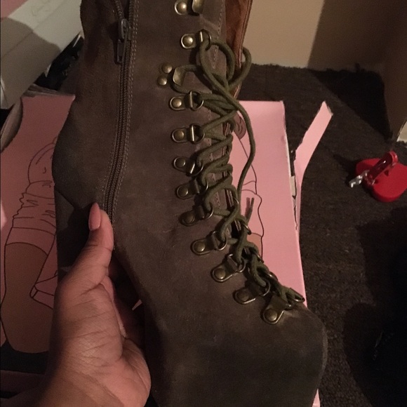 Only wore once ! - Picture 2 of 3