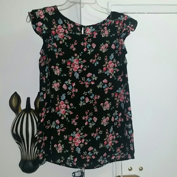 Ruffle Sleeve Floral Top