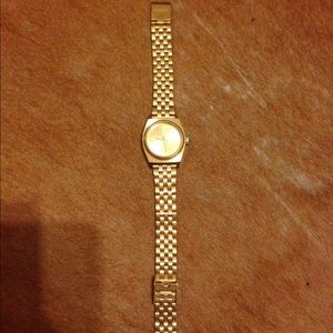 Nixon Small Time Teller