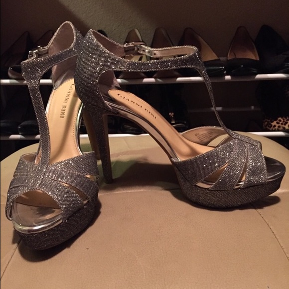 Heels - Picture 4 of 4