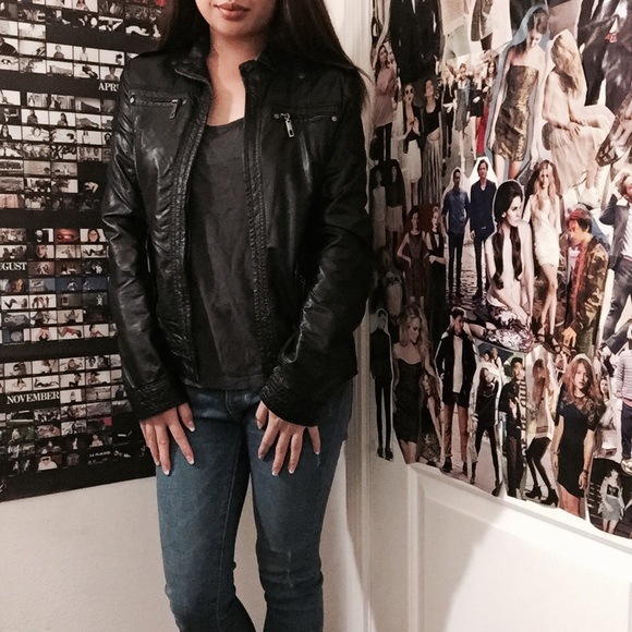 BLACK LEATHER BIKER'S JACKET