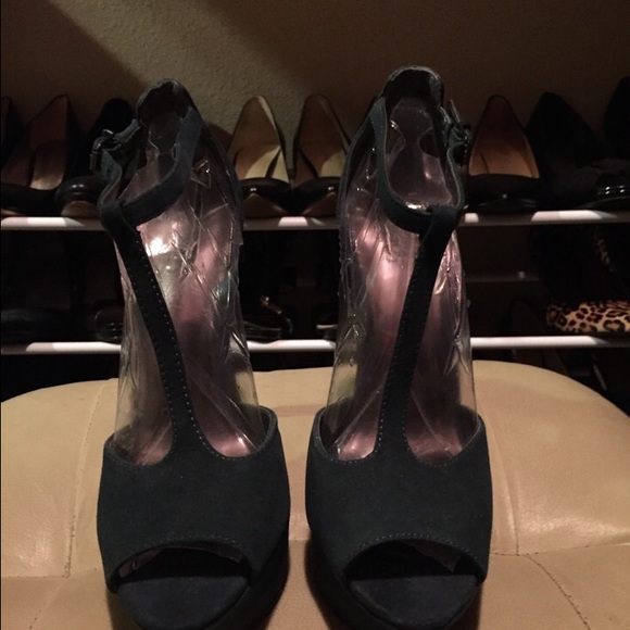 Carlos Santana Stilettos - Picture 1 of 3