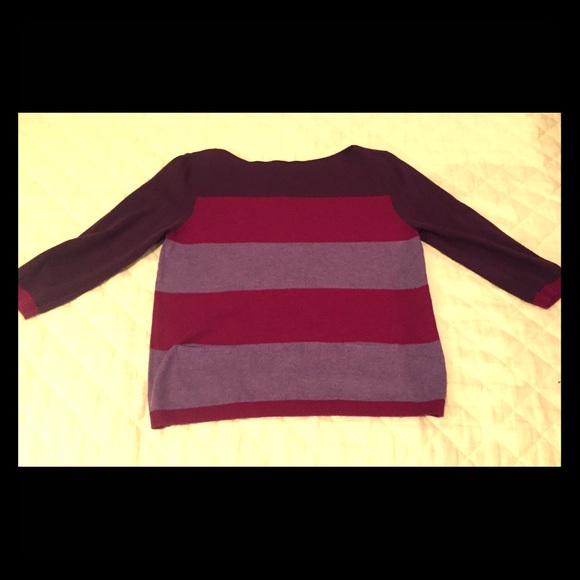Very cute 3:4th sleeve sweater.