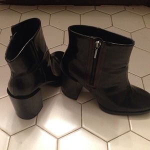 Final Price!Zara black booties with burgundy trim.