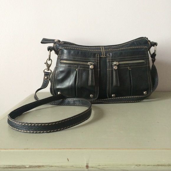 💕🎉HP-SIMPLY STYLISH🎉💕Tignanello BlackCrossbody