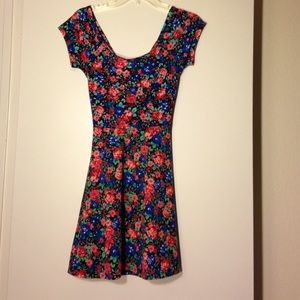 Floral Cross Back dress (NWOT)