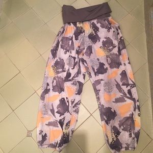 Lululemon fold over harem pants w/ elastic bottoms