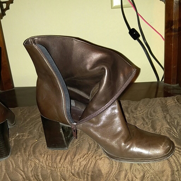Brown leather boots - Picture 2 of 4