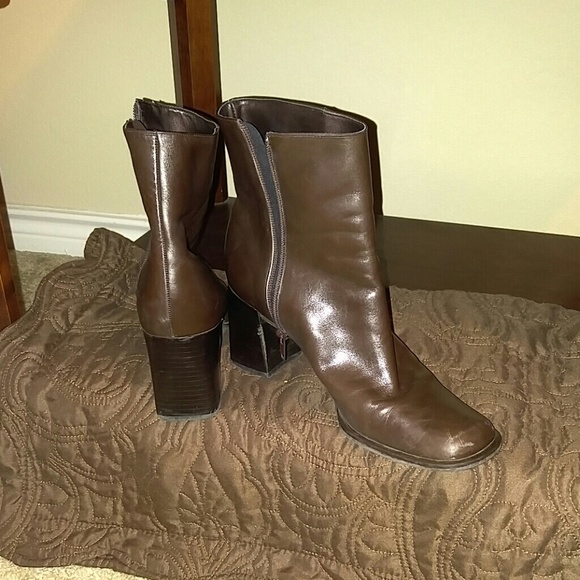 Brown leather boots - Picture 3 of 4
