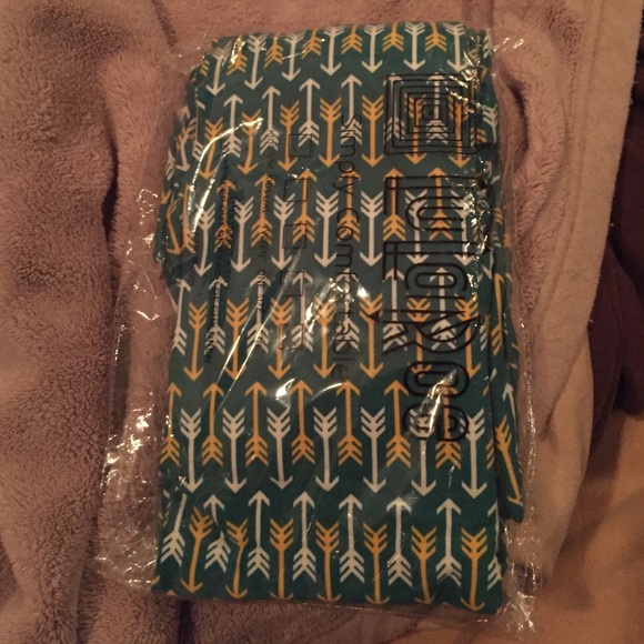 TC LuLaRoe green yellow and white arrow leggings