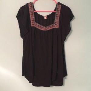 Black flowy top with embroidered neckline Size XL