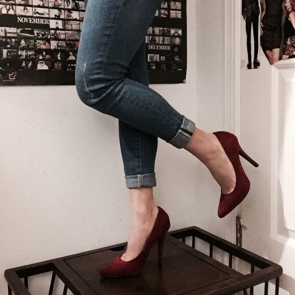 SUEDE POINTY-TOE HEELS