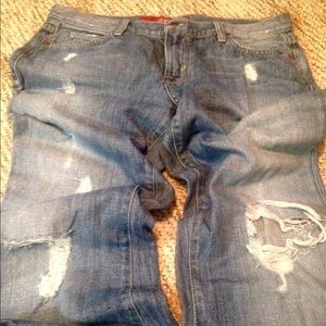 These Guess jeans have the BEST VIBE!! ✌🏻☮☯