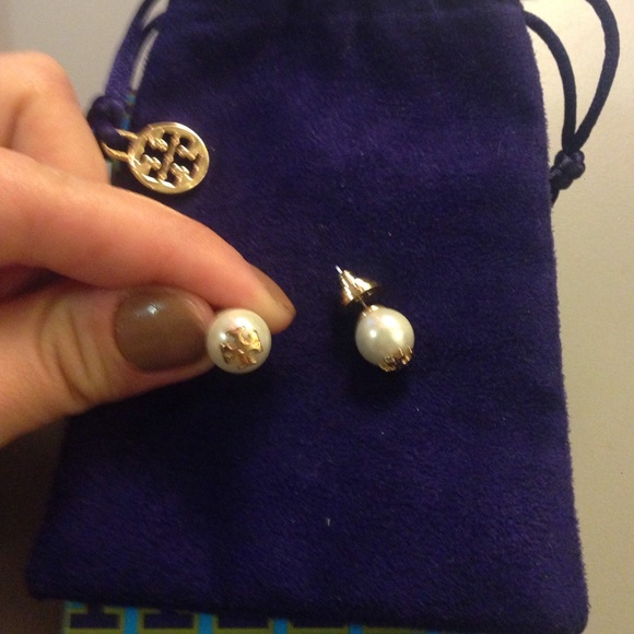 Tory Burch Evie Pearl Stud Earrings