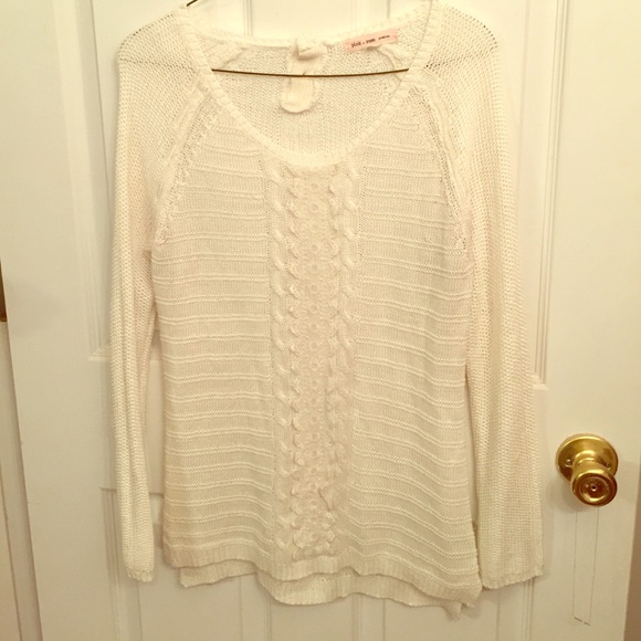 White flower detailed sweater