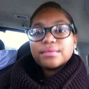 Meet your Posher, Kayla