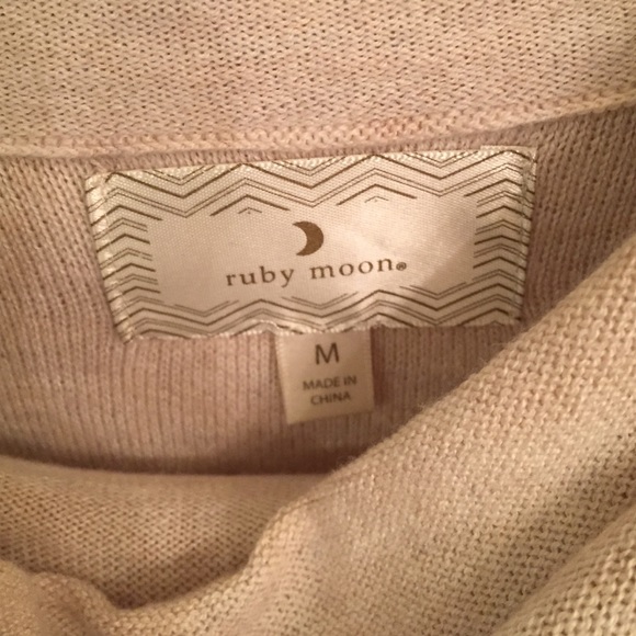 Cream colored tunic - Picture 2 of 2