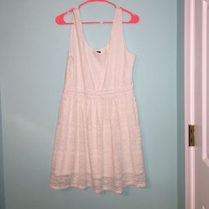 White lace dress size XL