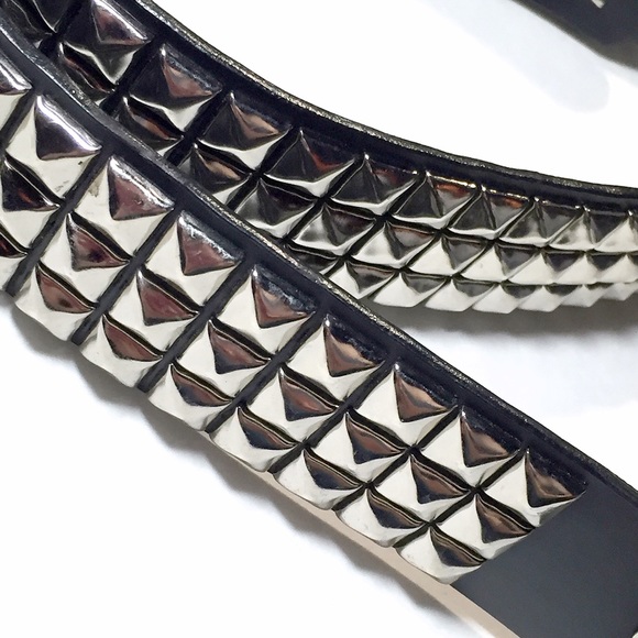 NWOT Black Three Row Stud Belt