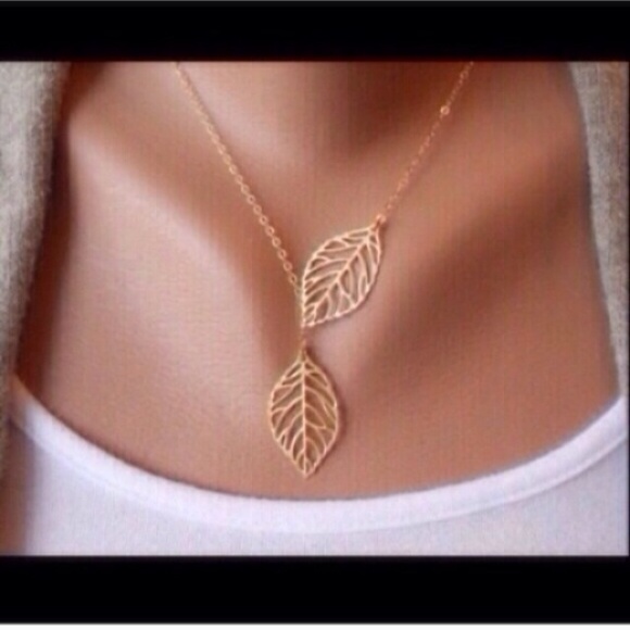 Jewelry - Gold leaf Necklace✨3 available✨