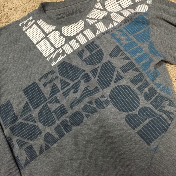 Billabong men's small thermal gray screened shirt!