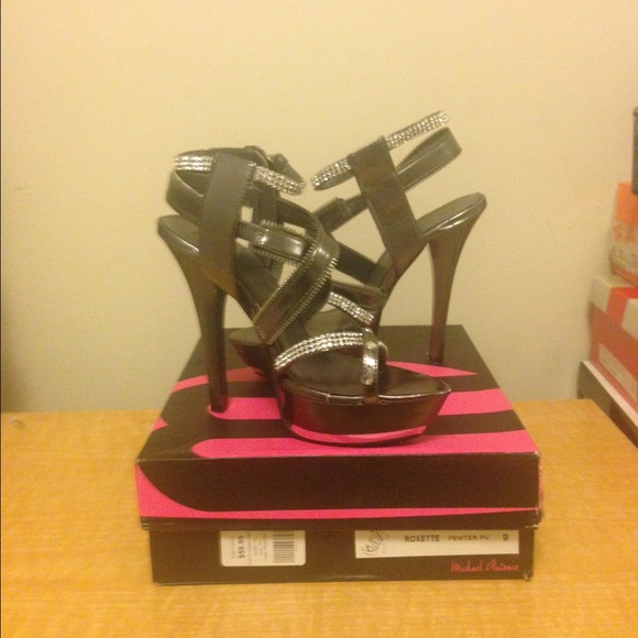 Authentic Michael Antonio Roxette Pumps