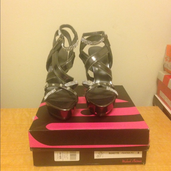 Authentic Michael Antonio Roxette Pumps - Picture 2 of 4