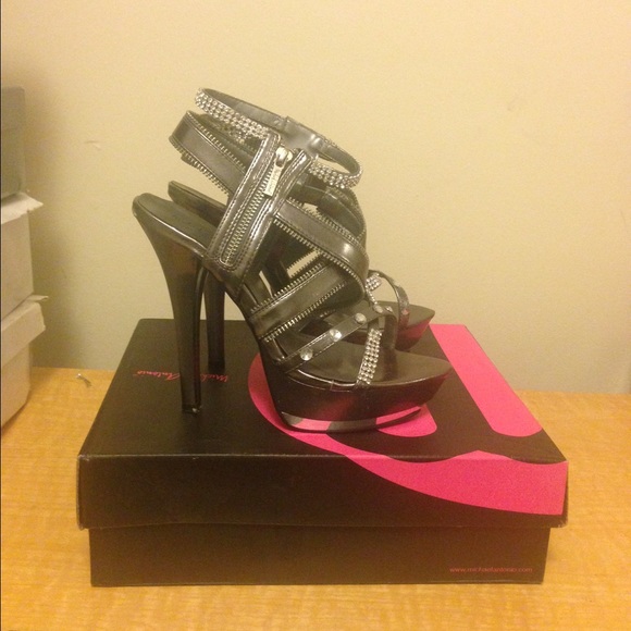Authentic Michael Antonio Roxette Pumps - Picture 3 of 4