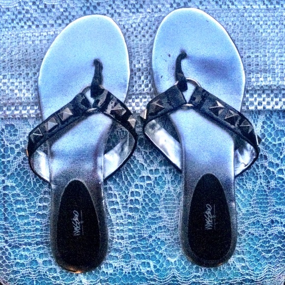 Mossimo Silver Thong Sandals - Picture 2 of 4