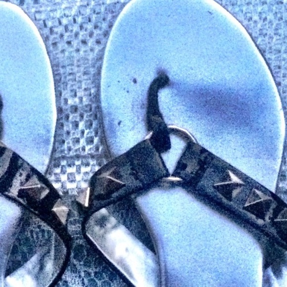 Mossimo Silver Thong Sandals - Picture 4 of 4