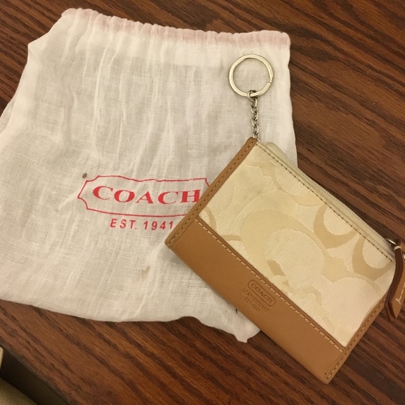 Coach Handbags - Coach card and change wallet
