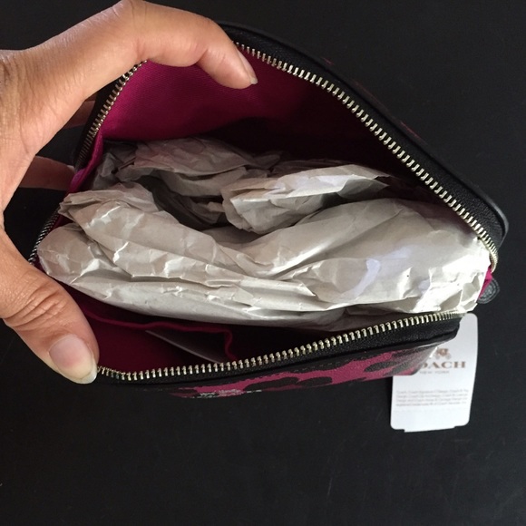 Bnwt COACH cosmetic case. - Picture 4 of 4