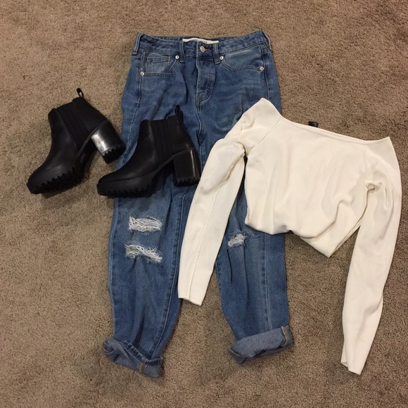 Brandy Melville destroyed boyfriend jeans