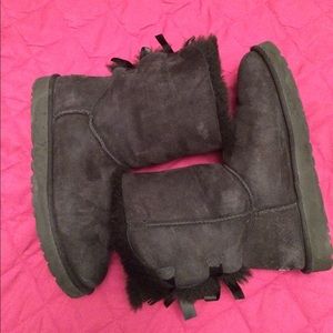 BLACK BOW UGGS