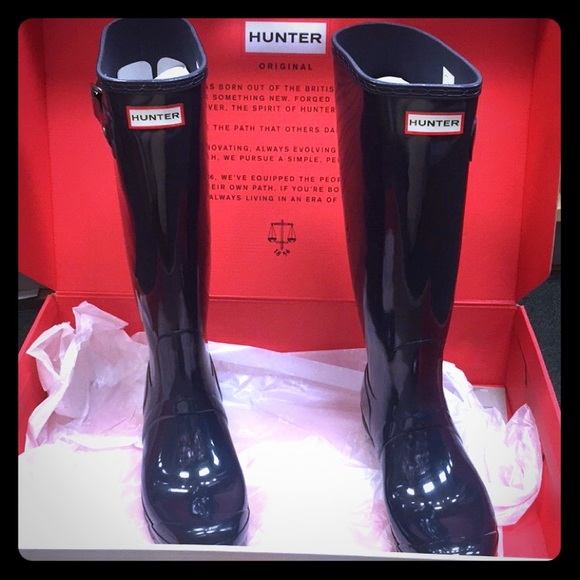 Hunter Shoes - $100. Navy. UK 8 <US size 9.5 to 10> Authentic.