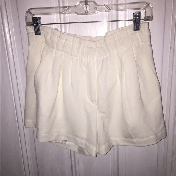 Dynamite white flowy shorts