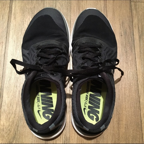 Nike Free 4.0 Black & White, Size 9