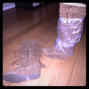 Fringe boots