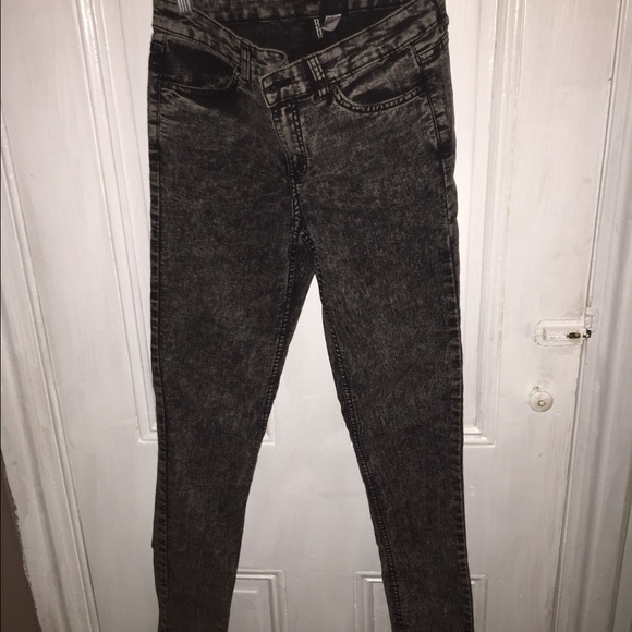 Black acid wash H&M skinny jeans