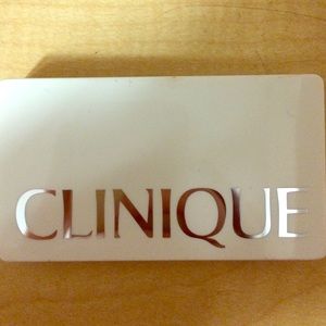 Clique compact eyeshadow