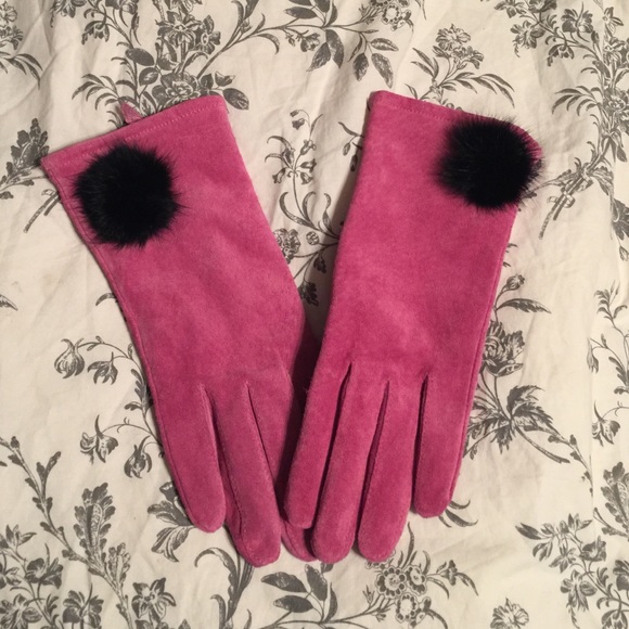 Accessories - ❄️HPx1❄️NWOT Pink Leather Suede gloves