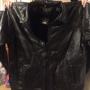 Brand-new men's 3XLT genuine leather coat.