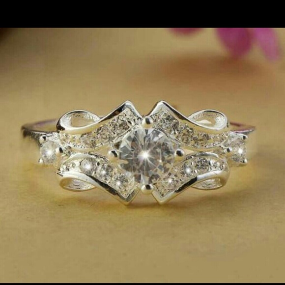 925 Silver Plated Swarovski Crystal Ring - Picture 2 of 4