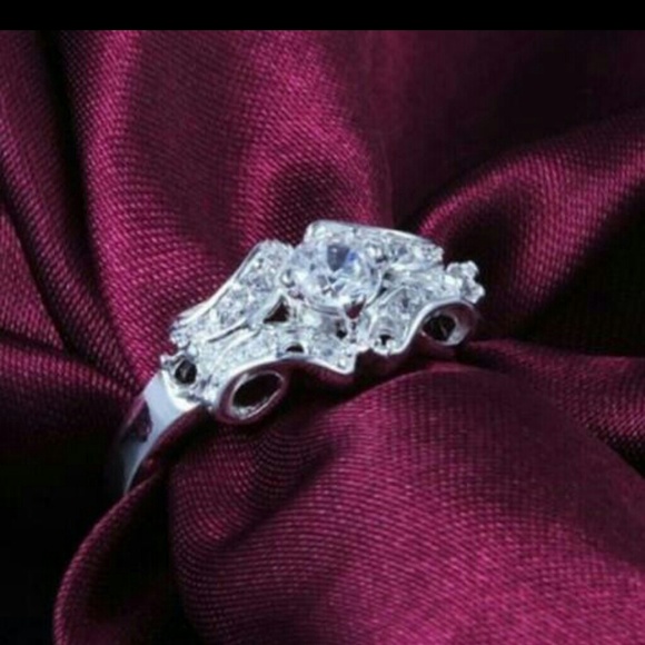 925 Silver Plated Swarovski Crystal Ring - Picture 3 of 4