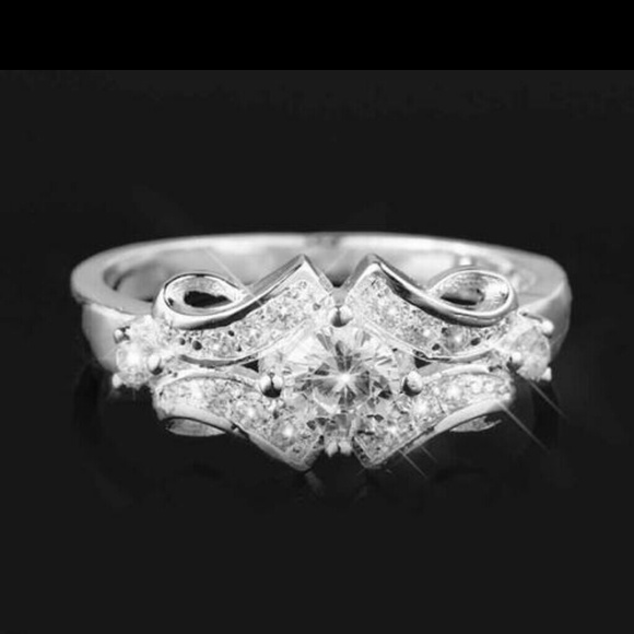 925 Silver Plated Swarovski Crystal Ring - Picture 4 of 4