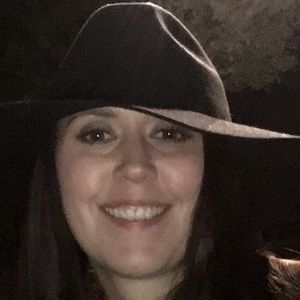 Meet your Posher, Lacy