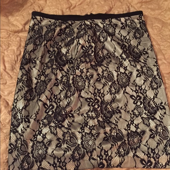 Lace skirt