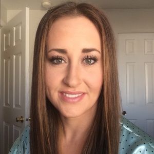 Meet your Posher, Carrie