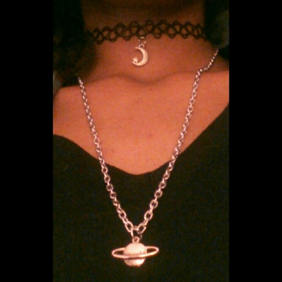 LAYERED SET MOON TATTOO CHOKER&SATURN NECKLACE SET