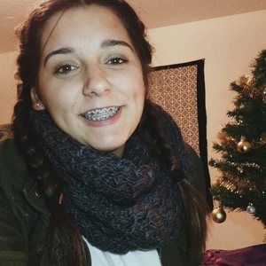 Meet your Posher, Simone